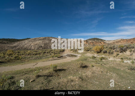 Les bassins de montagne la grande armoise zone arbustive à Rio Blanco Comté, Colorado, USA. Banque D'Images