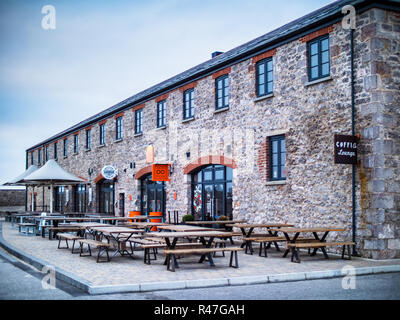 Le développement de construction Jennings Porthcawl. La Jennings, construite en 1832, est un bâtiment classé grade II, l'entrepôt réaménagé en 2017. Banque D'Images