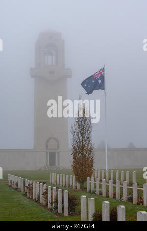 Mémorial National Australien et mémorial aux disparus de l'Australie avec le cimetière militaire britannique à Villers-Bretonneux Banque D'Images