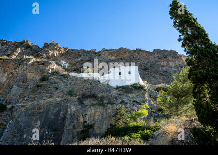 Saint John sur la falaise, près de village de Kapsali, Grèce l'île de Cythère. Banque D'Images