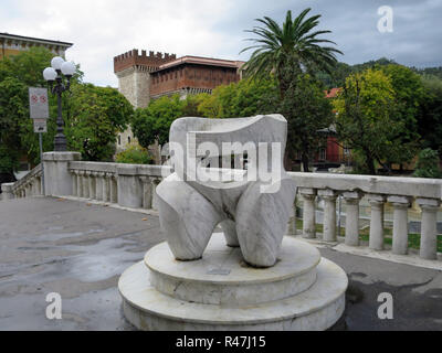 Sculpture de marbre à Piazza Antonio Gramsci Banque D'Images