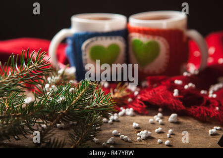 Deux tasses de thé chaud ou café avec coeur pour la Saint Valentin&# 39 s jour Banque D'Images