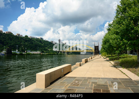 Le Three Rivers Heritage Trail est un multi-usage riverfront 24 Milles de sentiers non linéaire dans le Pittsburgh, Pennsylvanie, USA région. Banque D'Images