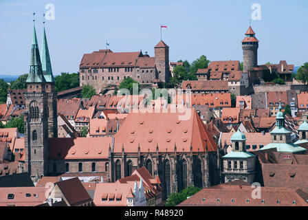 Le château de Nuremberg nuremberg nuremberg vieille sebalduskirche bavaria Allemagne Nuremberg ALLEMAGNE Banque D'Images