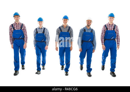 Portrait of Male Charpentiers Walking in Row Banque D'Images