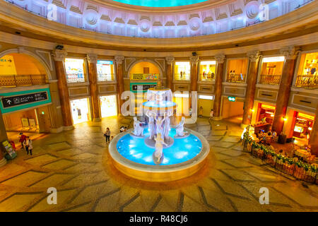 Tokyo, Japon - 20 Avril 2018 : Venus Fort fait partie de la Palette Town complexe dans Odaiba, un centre commercial avec la Renaissance, qui est un à poppular Banque D'Images