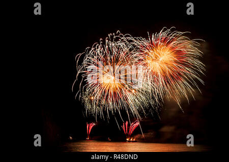 Spectacle de feux d'artifice à Renaca beach au Chili Banque D'Images