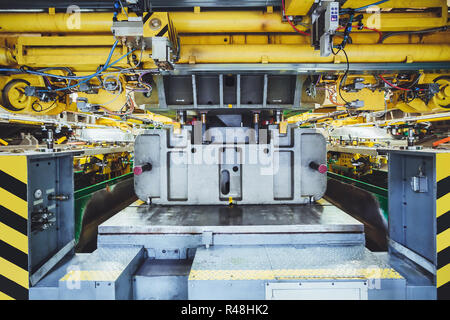 Sur la ligne d'estampage fabrication voiture Banque D'Images