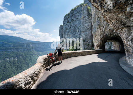 Randonnée à vélo dans la Combe Laval, Saint-Laurent-en-Royans, France Banque D'Images