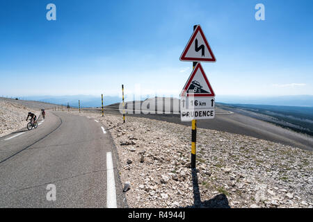 Randonnée à vélo jusqu'au Mont Ventoux, France Banque D'Images