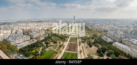 Panorama Grand Angle des Camps du côté de Mars de la Tour Eiffel Banque D'Images