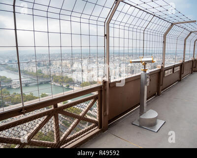 Avis de marche jusqu'au côté ouest de la Tour Eiffel Banque D'Images