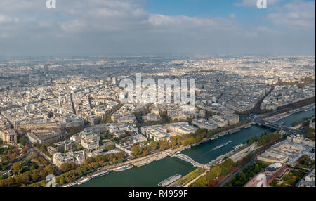 Nord depuis la Tour Eiffel, dans un jour nuageux Banque D'Images