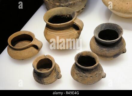 Urnfield Culture. Verres en céramique. Fin de l'âge du Bronze. Roquizal del Rullo (Fabara, province de Saragosse, Aragon). Musée Archéologique National. Madrid. L'Espagne. Banque D'Images