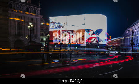 Piccadilly Londres la nuit. Banque D'Images