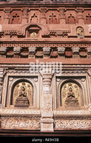 Bouddha sculpté sur un mur du Temple de la Mahabodhi, Bodh Gaya, Bihar, Inde, Asie Banque D'Images