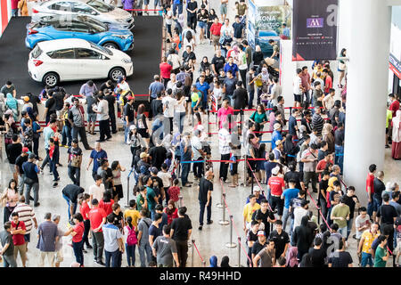 Kuala Lumpur, Malaisie. 25 novembre, 2018. Week-end les foules à Kuala Lumpur International Motor Show 2018 (KLIMS18) à Kuala Lumpur, Malaisie, le 25 novembre 2018. © Danny Chan/Alamy Live News. Banque D'Images