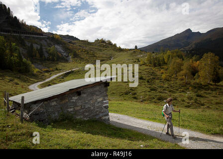 Grindelwald, Berne, Swittzerland. 13 Oct, 2018. Le 24 septembre 2018. La région de l'Oberland bernois Suisse a de nombreux sentiers de randonnée ou vous promener en-tête weg dans toutes les directions à partir du hameau de montagne de Grindelwald, Suisse. Credit : Ralph Lauer/ZUMA/Alamy Fil Live News Banque D'Images