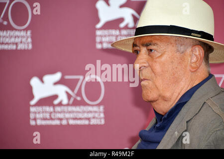 Photos de fichier. L'Italie. Gian Mattia D'Alberto/lapresse 28-08-2013 Venezia spettacolo 70ma Mostra Internazionale d'arte cinematografica photocall giuria 'Venezia 70' nella : Bernardo Bertolucci Gian Mattia D'Alberto /lapresse 28-08-2013 70e festival du film de Venise Venezia Venezia '70' jury photocall dans la photo : Bernardo Bertolucci réalisateur italien Bernardo Bertolucci meurt âgée de 77 ans, Italie. Credit : LaPresse/Alamy Live News Banque D'Images