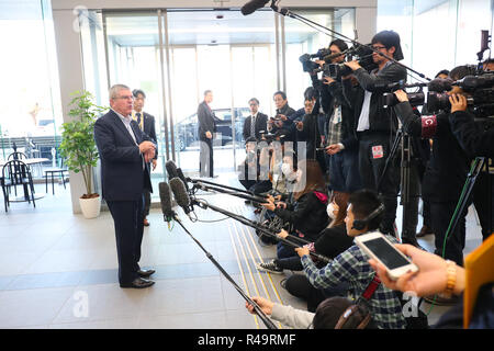 Cio Thomas Bach, le 25 novembre 2018 : président du Comité International Olympique Thomas Bach visite le Centre National d'entraînement de l'Ajinomoto à Tokyo, Japon. Credit : YUTAKA/AFLO SPORT/Alamy Live News Banque D'Images