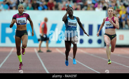 Ostrava, République tchèque. 17 Juin, 2014. Allyson Felix des USA (LL), Myriam Soumaré de France et Hrystyna de Alcatel : Ukraine (R) est en compétition dans le 200 mètres femmes au Golden Spike (Zlata Tretra) Réunion d'athlétisme IAAF à Ostrava, en République tchèque, le 17 juin 2014./FESP/Slavek Ruta Crédit : Slavek Ruta/ZUMA/Alamy Fil Live News Banque D'Images