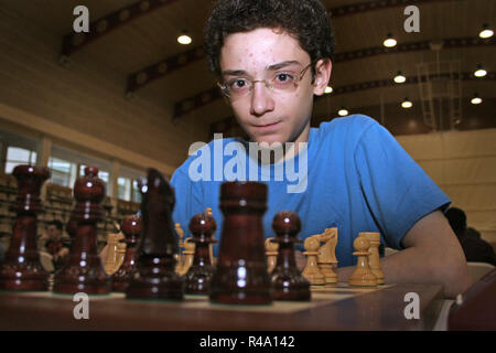 Photos de fichier : Fabiano Caruana qui joue dans le championnat du monde d'échecs de Londres 2018. Portrait de Fabiano Caruana prise en juillet 132006, tout en jouant aux échecs Open 2006 (Andorre Andorre-la-Vieille, Andorre). Né le 30 juillet 1992, il était de 13 ans, 11 mois et 13 jours. Un an plus tard (à l'âge de 14 ans, 11 mois et 20 jours), il est devenu le plus jeune grand maître de l'histoire de l'Italie et les États-Unis à l'époque. Credit : Joan Pla/Vivoles Alamy Live News Banque D'Images