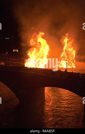 Meules sur fire, festival de feux, Rocca San Casciano, Emilia Romagna, Italie, Europe Banque D'Images