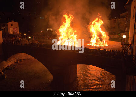 Meules sur fire, festival de feux, Rocca San Casciano, Emilia Romagna, Italie, Europe Banque D'Images