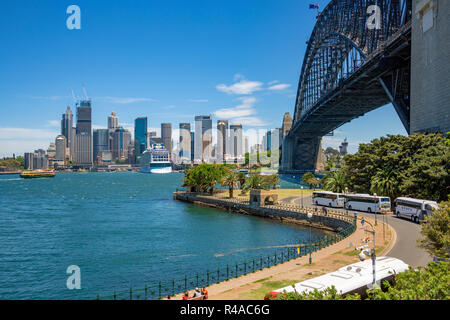 Sydney Harbour Bridge et vue de sydney skyline et le centre ville , Sydney, Australie Banque D'Images