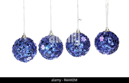 Blue Christmas balls ornaments isolé sur fond blanc Banque D'Images