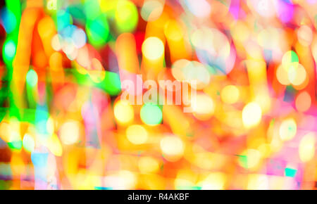 Résumé flou artistique flou d'arrière-plan de feux multicolores. Jaune, violet, vert, orange Banque D'Images