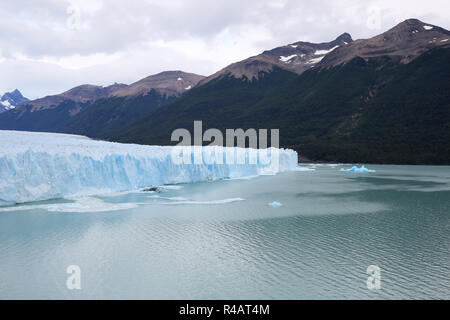 Vue sur le glacier Perito Moreno en Patagonie argentine -- Banque D'Images