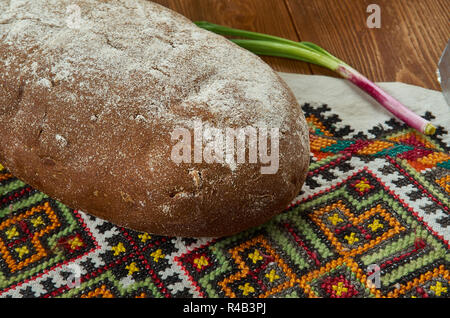 Pain de seigle noir, cuisine lituanienne, assorties, des plats traditionnels de la Baltique vue d'en haut. Banque D'Images