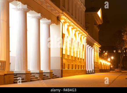 Vilnius, Lituanie - 17 déc 2016 : vue de la nuit de l'Palais présidentiel à Vilnius le 17 décembre 2016 à Vilnius, Lituanie. Vue de la nuit de T Banque D'Images