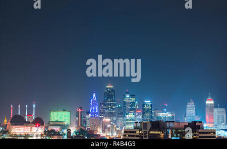 Au Kansas, Missouri, USA. 09-15-17, belle Kansas city skyline at night. Banque D'Images