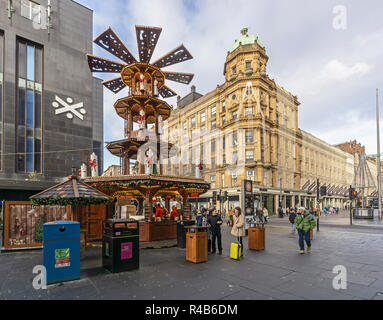 House of Fraser store sur coin de Argyle Street et Buchanan Street Glasgow avec décrochage du marché de Noël dans le centre de Glasgow Scotland UK Banque D'Images