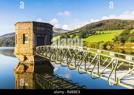 Une image de la tour de pompage Talybont tourné sur un beau matin, au début d'octobre, Talybont sur l'Usk, Pays de Galles, Royaume-Uni. Banque D'Images