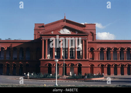 L'extérieur du bâtiment de la haute cour du Karnataka, Bangalore, Karnataka, Inde, Asie Banque D'Images