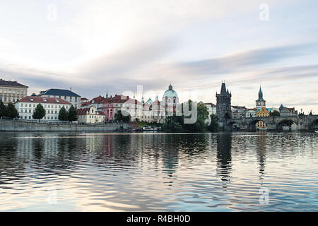 Panorama sur les toits de la ville de Prague, en République tchèque. Banque D'Images