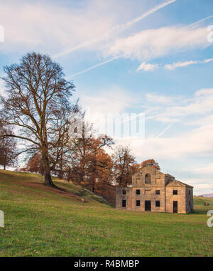 James Paine's Mill , la réussite d'un architecte du milieu du 18e siècle a créé le moulin à maïs situé à Chatsworth Park dans le Peak District en Angleterre au Royaume-Uni. Banque D'Images