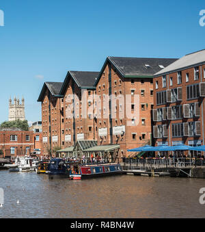 Gloucester Docks entrepôts historiques rénovées et côté canal entertainment UK Angleterre Gloucester Banque D'Images