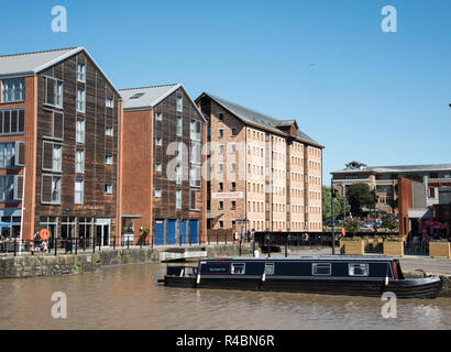 Gloucester Docks entrepôts historiques rénovées et côté canal entertainment UK Angleterre Gloucester Banque D'Images