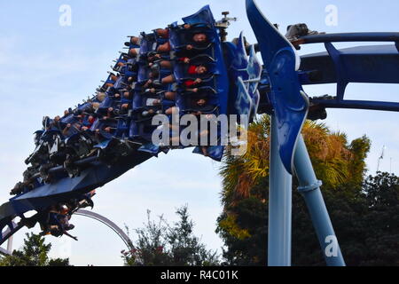 Orlando, Floride, le 24 novembre 2018. Les personnes bénéficiant de Manta Rayt Rollercoaster ride dans International Drive Area. Banque D'Images