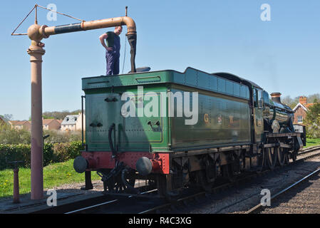 Modification de la locomotive à vapeur classe Hall 6960 Raveningham «la traction Hall Bristolian' Évêques à Lydeard Station sur la West Somerset Railway Banque D'Images