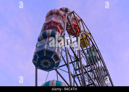 Orlando, Floride. 19 novembre 2018 grande roue de couleur beige sur fond de ciel d'Old Town Kissimmee. Banque D'Images