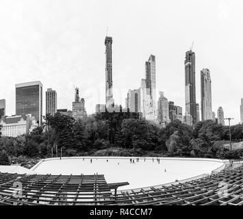Le Trump Woolman patinoire dans Central Park, New York City, États-Unis d'Amérique. Banque D'Images