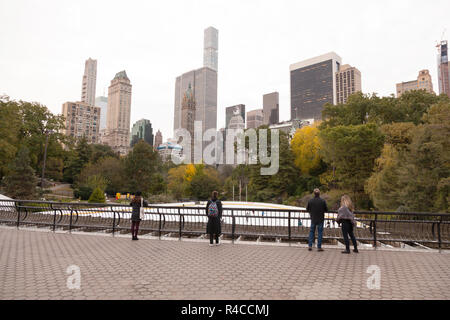 Le Trump Woolman patinoire dans Central Park, New York City, États-Unis d'Amérique. Banque D'Images