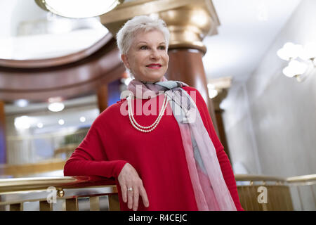 La soprano italienne Mariella Devia pose au cours de la session de portraits au Teatro Real de Madrid. L'Espagne. , Le 26 octobre 2018. En vedette : Mariella Devia Où : Madrid, Espagne Quand : 26 Oct 2018 Crédit : Oscar Gonzalez/WENN.com Banque D'Images