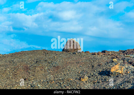 Bombe volcanique en face du volcan Montana Colorada en Lanzarote, Tinajo Banque D'Images