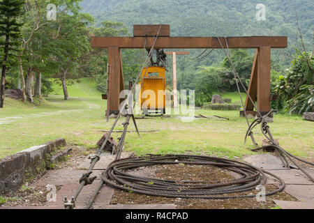 Ancien flux jaune aka cage de transport de matériel, téléphérique teleférico, grue, téléphérique, télécabine, Chinan National Forest Recreation Area, Taiwan Banque D'Images